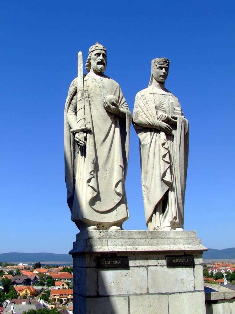 I. István és Gizella szobra Veszprémben